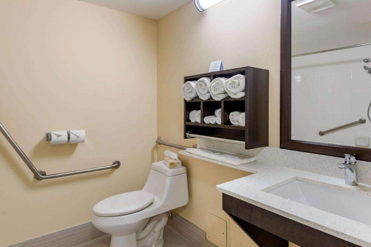 Quality Inn & Suites Bathurst Zewnętrze zdjęcie